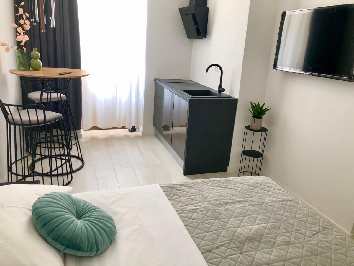 Hedone City Luxury Apartments With Free Parking Пула Екстер'єр фото