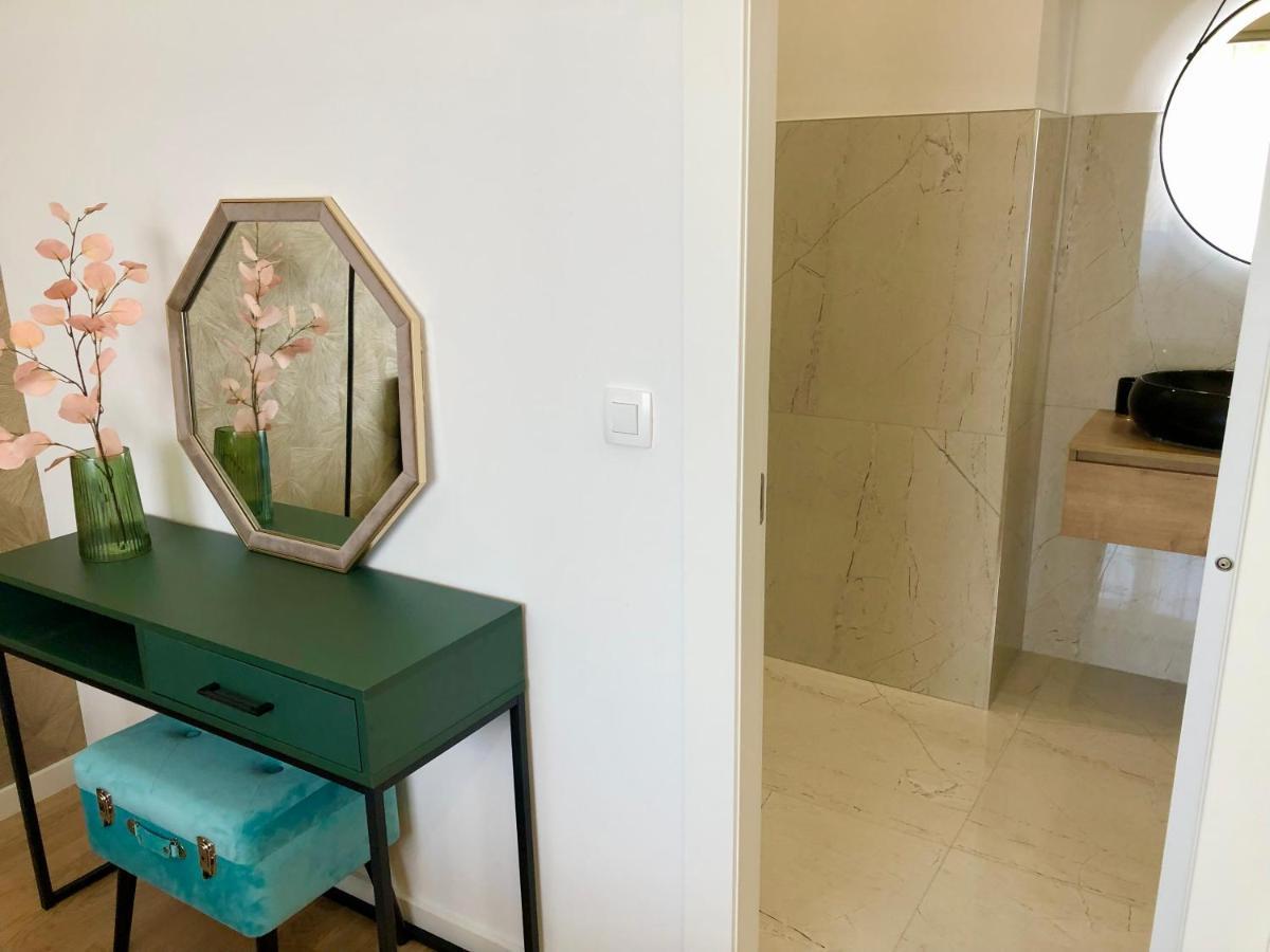 Hedone City Luxury Apartments With Free Parking Пула Екстер'єр фото